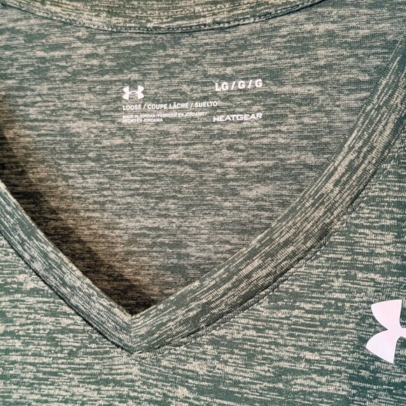 Under Armour Loose Heatgear short sleeve V-neck tee, size Large, dark green - Picture 2 of 8